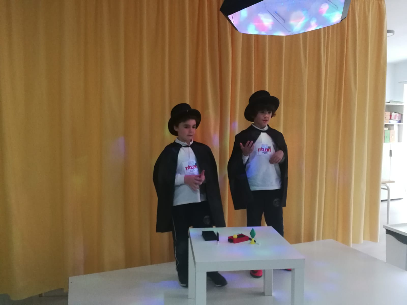 Dos grandes éxitos televisivos llegan al English Lab